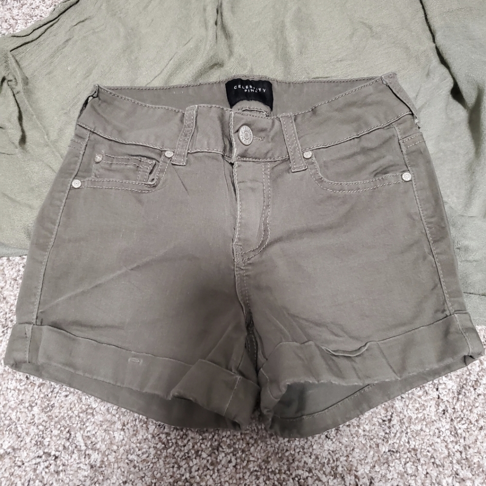 Celebrity Pink Olive Green Shorts Size 25 / 1